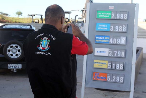 Procon Fiscaliza Postos De Gasolina Odebateon