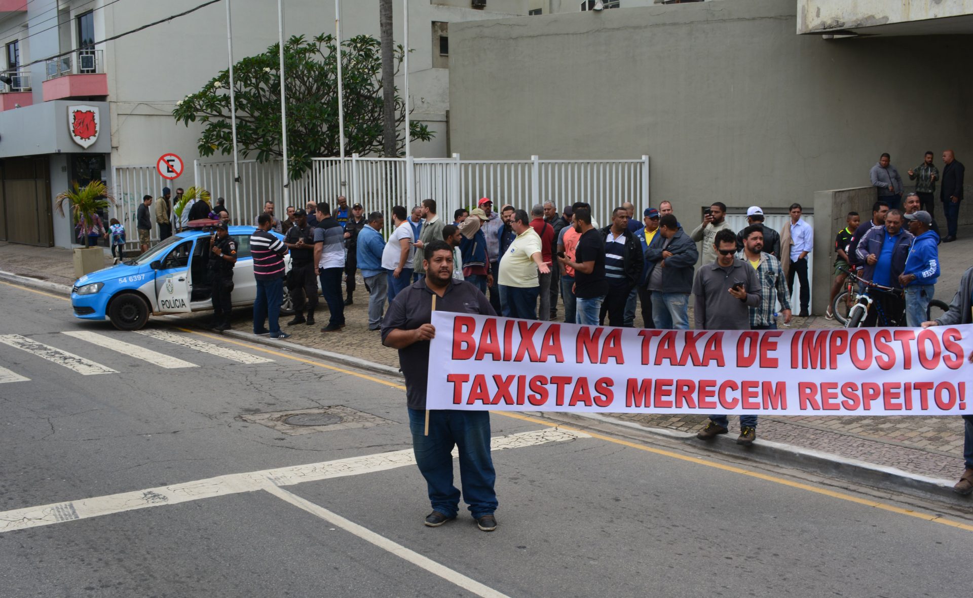 Taxistas Fazem Protesto No Centro E Complicam O Tr Nsito Odebateon