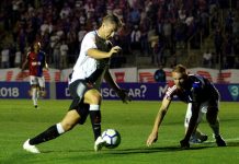 Vasco só empata com o Paraná, mas fica fora da zona de rebaixamento