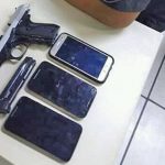 Arma, munição e objetos roubados foram encaminhados para a 123ª DP de Macaé. Suspeitos permaneceram detidos DivulgaçãoPM