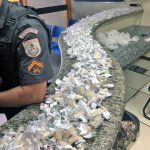 Materiais entorpecentes foram encontrados dentro de uma mala de viagem, em uma residência, em Rio das Ostras