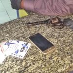 Um veículo modelo Fiat Palio, de cor branca, pegou fogo no início da tarde de quarta-feira (6), por volta das 13h40min, na Rua Jonas Mussi, ao lado de uma loja de refrigeração, no bairro Sol Y M