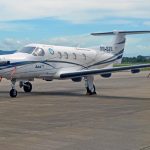 Aeronave modelo Pilatus PC-12, da companhia Azul Linhas Aéreas, pousou na pista do Aeroporto de Macaé na manhã desta terça-feira (12) –  Wanderley Gil
