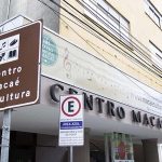 O Teatro Municipal de Macaé fica na Avenida Rui Barbosa 780, Centro