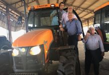 Deputado Christino Áureo entrega tratores em Campos dos Goytacazes