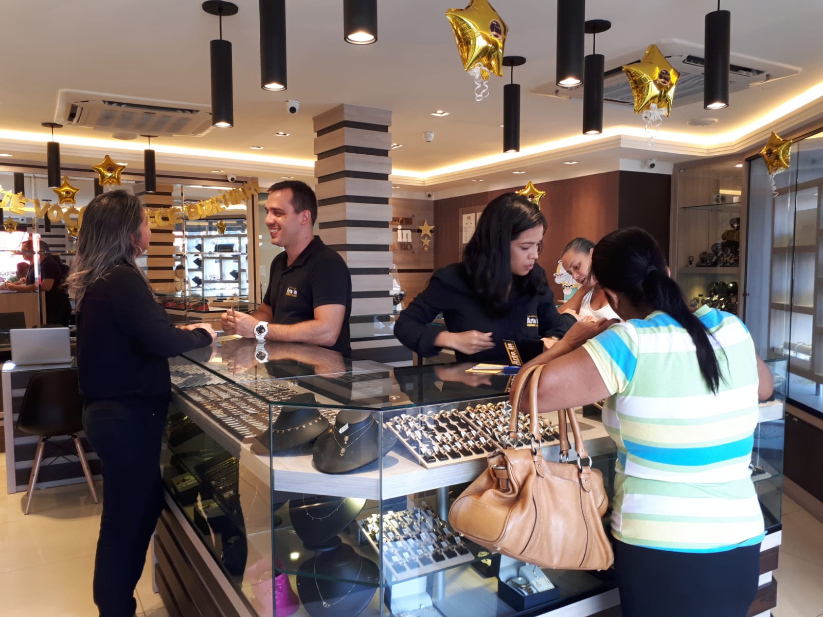 Lojistas antecipam ofertas de Black Friday na Rio das Ostras Outlet