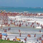 Altas temperaturas têm atraído banhistas para as praias da cidade – Arquivo O DEBATE