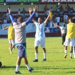 Com empate em 2 a 2 com a Lusa, e derrota do Americano e América, Macaé conquistou a última vaga na Série A no sábado, em Cardoso Moreira. Gols foram de Gedeil e Matheus Babi – Divulgação/ André Oliveira/AAP