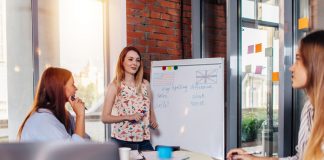 Pessoas com domínio em Inglês têm renda maior, mas são minoria nas empresas