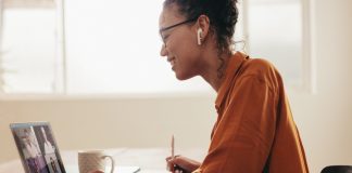 Bolsa de valores brasileira oferece curso gratuito sobre como operar no mercado de ações