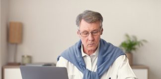 Curso de tecnologia foca em público com mais de 40 anos de idade - O DEBATE ON