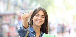 Escola canadense oferece bolsas de 100% em cursos de negócios para alunos internacionais