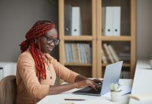 Instituto CCR seleciona mulheres para cursos gratuitos de tecnologia e empreendedorismo