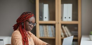 Instituto CCR seleciona mulheres para cursos gratuitos de tecnologia e empreendedorismo