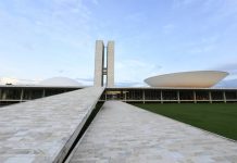 MP que viabilizou o pagamento de R$ 600 ao Auxílio-Brasil é prorrogada