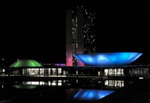 Congresso recebe iluminação vermelha e azul para alertar sobre a saúde vascular