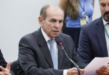 Relator do Orçamento protocola PEC que permite a continuidade do Auxílio Brasil de R$ 600