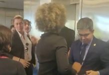 Confusão no Senado: Randolfe se descontrola e toma celular das mãos de youtuber
