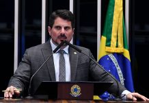 Após revelar suposto plano para gravar Alexandre de Moraes, senador diz que vai deixar o mandato e “fugir” para os Estados Unidos