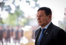 Mourão: Governo quer rebaixar militar à “segunda categoria”