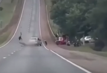 Adolescente brinca de “superman” em cima de uma moto e se dá mal na BR-153. Veja o vídeo