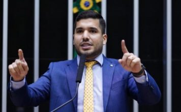 André Fernandes processará quem o chamou de negacionista
