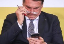 PGR quer investigar o “crime” de seguir Bolsonaro nas redes sociais