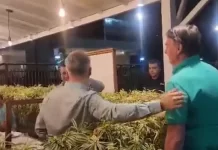 “Mito” : Bolsonaro passeia pelas ruas do Rio e é aplaudido por apoiadores
