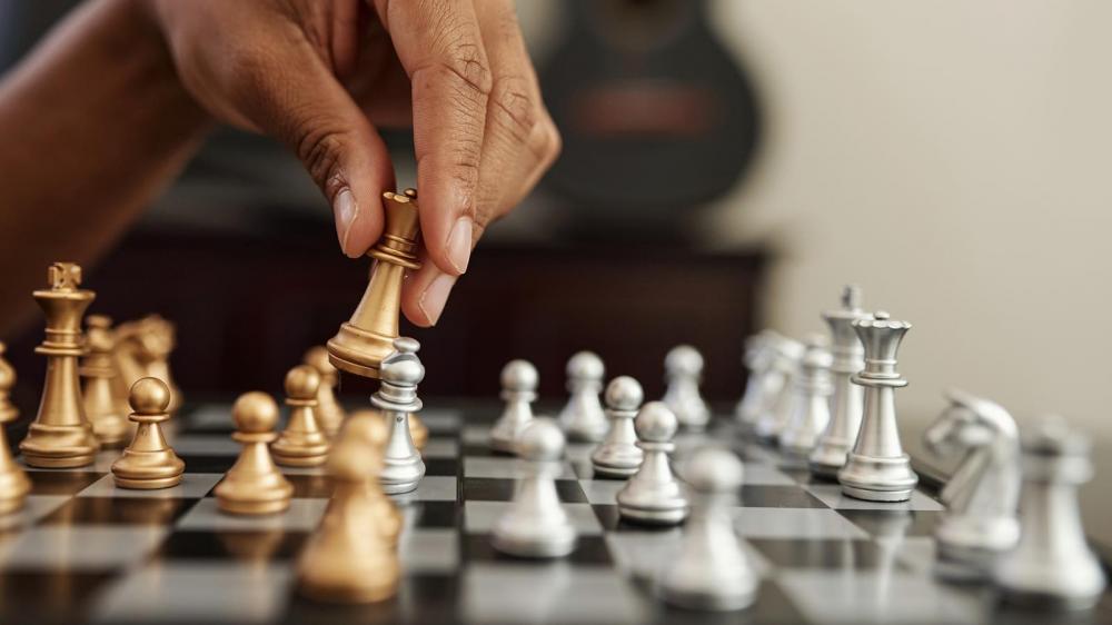 Federação internacional de Xadrez proíbe homens biológicos competindo contra  mulheres