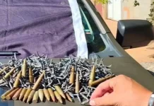 Homem flagrado com armas e explosivos morre em confronto com a polícia