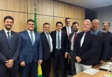 Voos comerciais em Macaé voltam à pauta em audiência com ministro