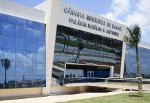 Câmara de Macaé fica sem luz durante sessão com representantes da Enel