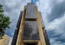 Servidores do Banco Central são investigados por vazar informações sigilosas a banqueiro