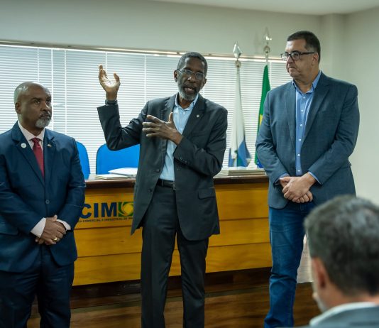 Macaé estreita relações comerciais com Angola em encontro na Acim