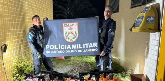32° BPM apreende dois fuzis, duas pistolas e grande quantidade de drogas em Macaé