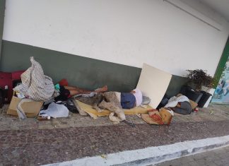 Moradores e comerciantes cobram ações diante do aumento da população em situação de rua em Macaé
