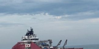 Remoção de navio encalhado na Praia Campista começa em Macaé