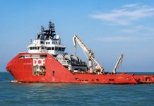 Após 89 dias encalhado, navio Skandi Amazonas deixa Macaé rebocado rumo a estaleiro em Niterói