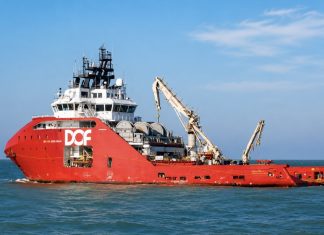 Após 83 dias encalhado, navio Skandi Amazonas deixa Macaé rebocado rumo a estaleiro em Niterói