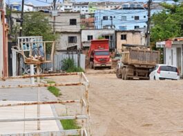 Moradores da Riviera Fluminense reclamam de poeira e lama e cobram providências